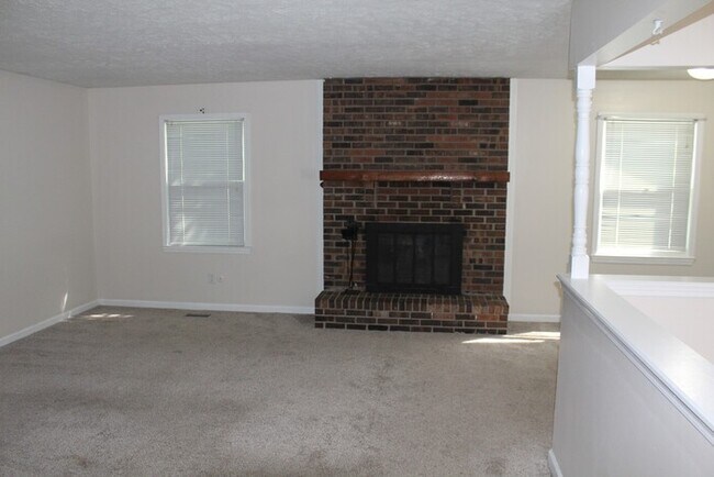 Building Photo - 2036 Country Crossing