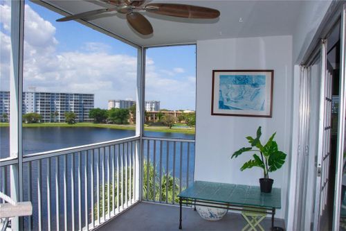 Primary Photo - 2801 N Palm Aire Dr