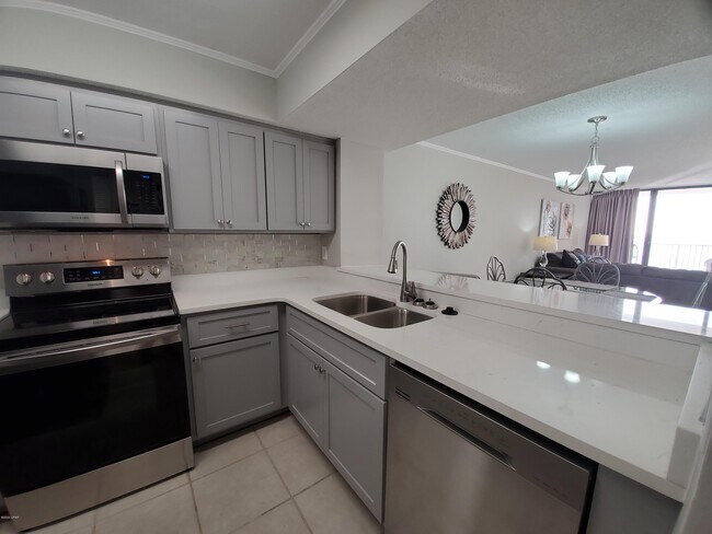 Building Photo - 7205 Thomas Dr