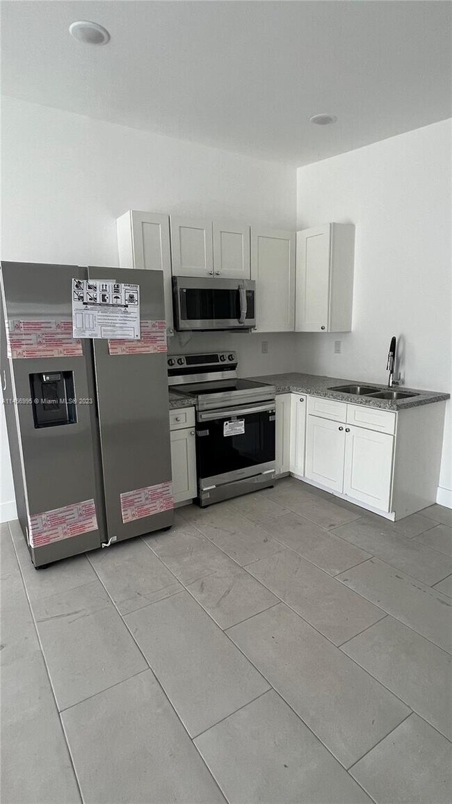 Foto del edificio - 1749 NW 64th St