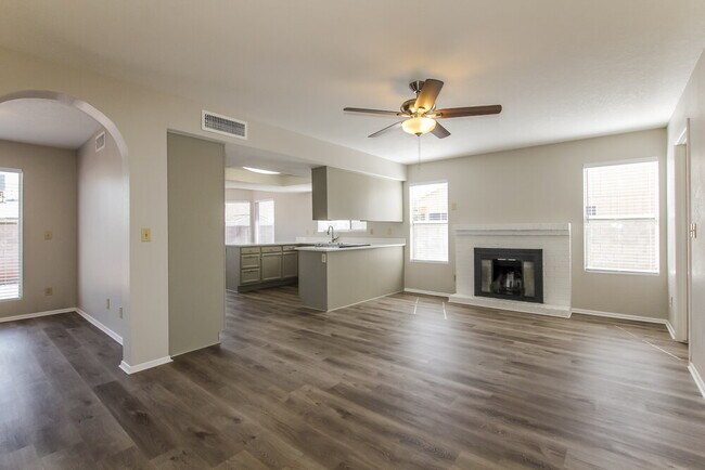 Building Photo - 8037 W Corrine Dr