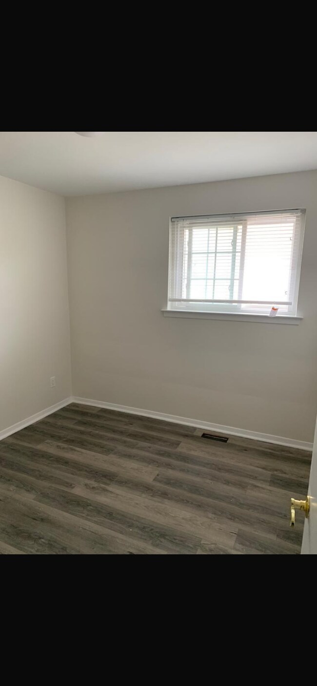 Building Photo - 20 Newlin Cres