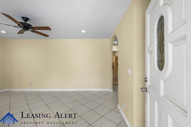 Building Photo - 38657 Landon Ave