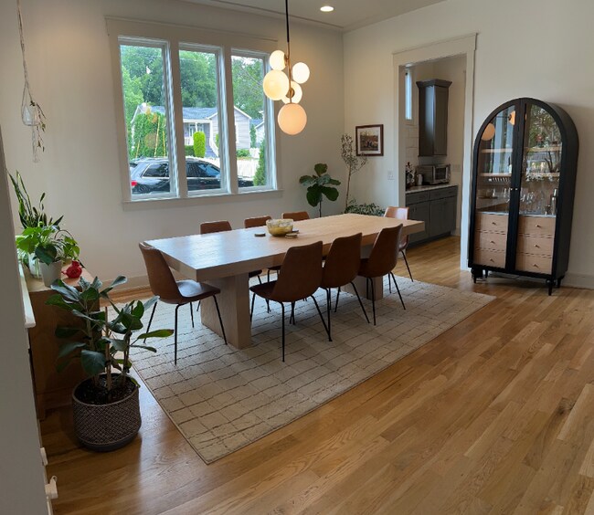 Building Photo - 2018 10th Ave S
