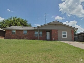 Building Photo - 4657 SE Brighton Dr