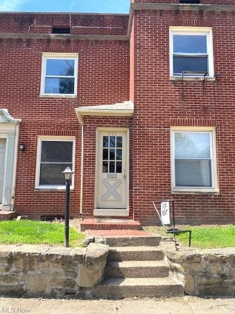 Primary Photo - 921 Findley Ave