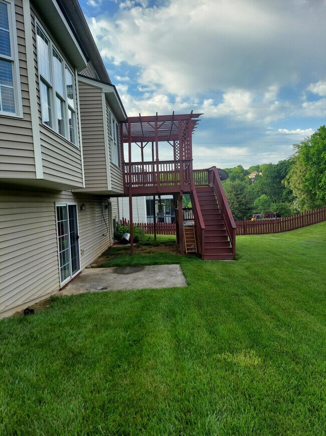 Foto del edificio - 6208 Sandhurst Dr