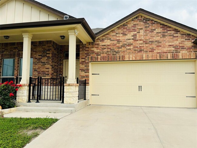 Building Photo - 120 Green Jay Dr