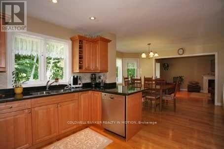 Photo du bâtiment - 1825 Sevenoaks Dr