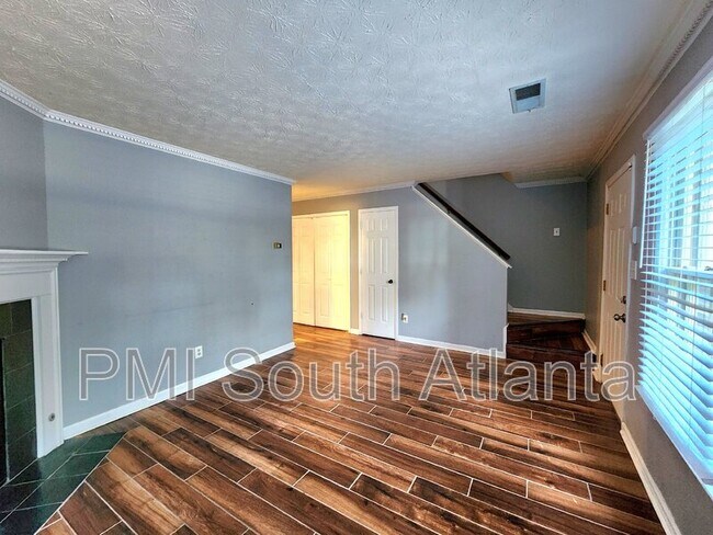 Foto del edificio - 143 Forrest Ave