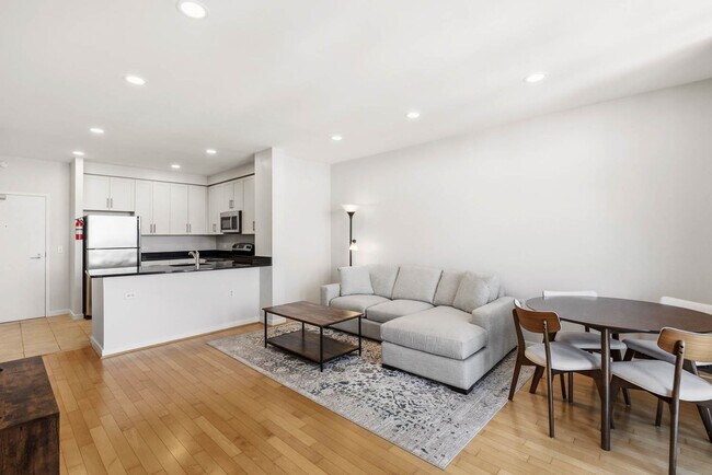 Foto del edificio - Mt Vernon Square Condo | 1 Bed | 1 Bath | 700 Sf | Private Balcony