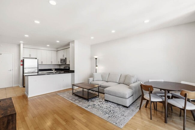 Building Photo - Mt Vernon Square Condo | 1 Bed | 1 Bath | 700 Sf | Private Balcony