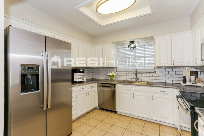 Building Photo - 820 Maple Leaf Drive