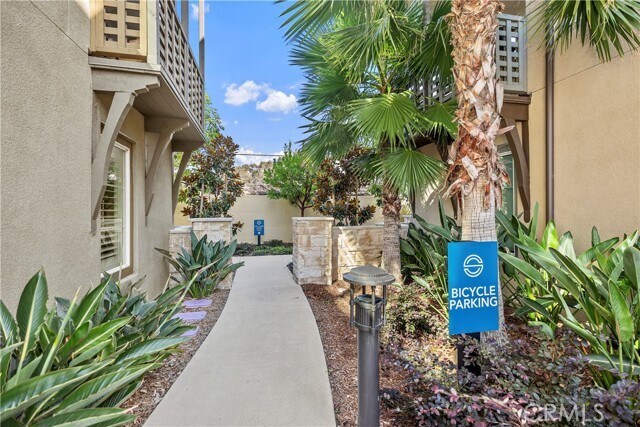 Building Photo - 1311 Doheny Way