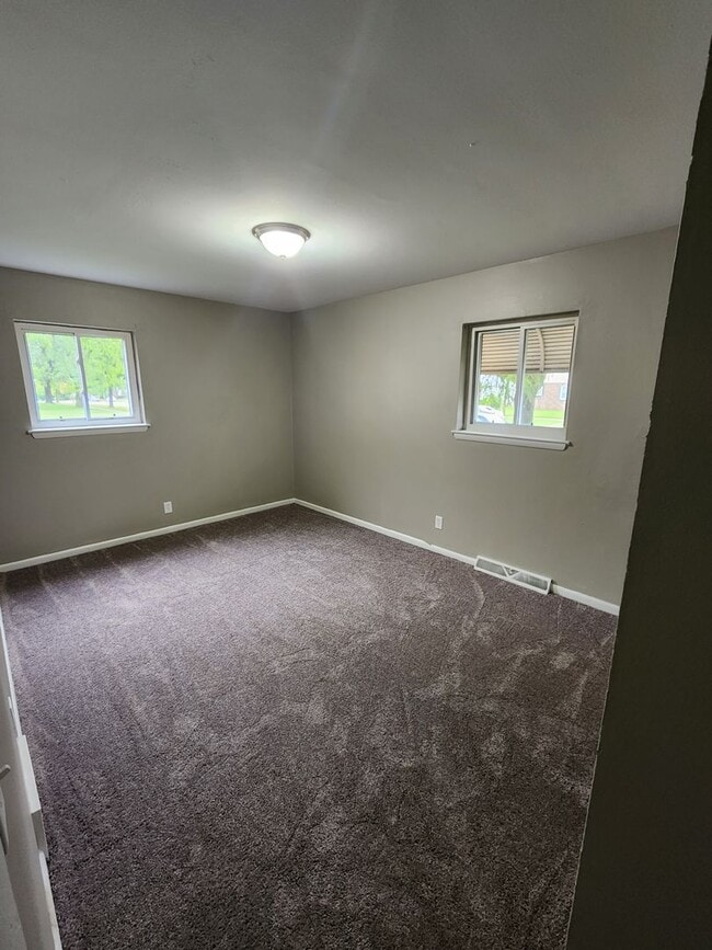 Building Photo - 8236 W Villard Ave