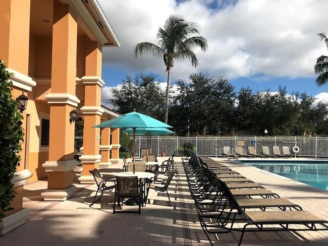 Foto del edificio - 241 SW Palm Dr