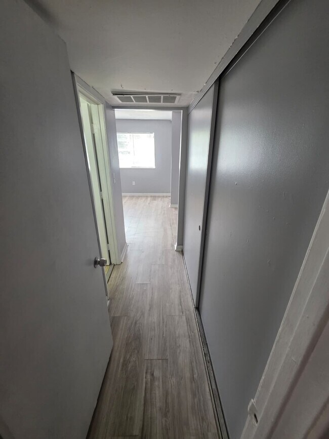 Foto del edificio - 1505 N West St