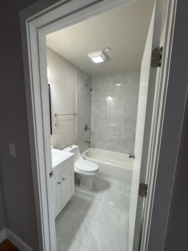 Building Photo - 3703 Powelton Ave