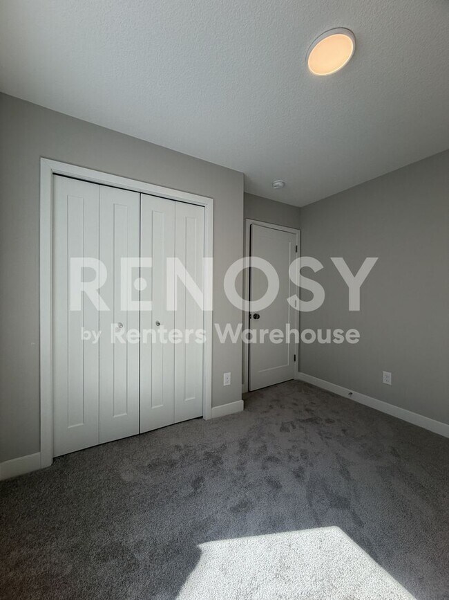 Foto del edificio - Available Now 4 Bedroom 2 Bath Townhome in St. Paul