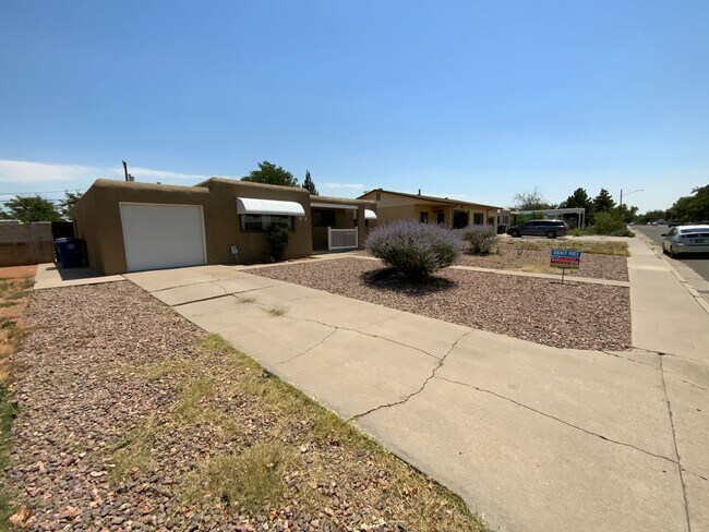 Foto del edificio - 3 Bedroom Single Story Home Near Gibson Blvd SE & Louisiana Blvd SE!