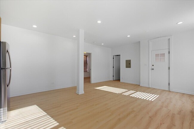 Foto del edificio - 6977 N Bell Ave