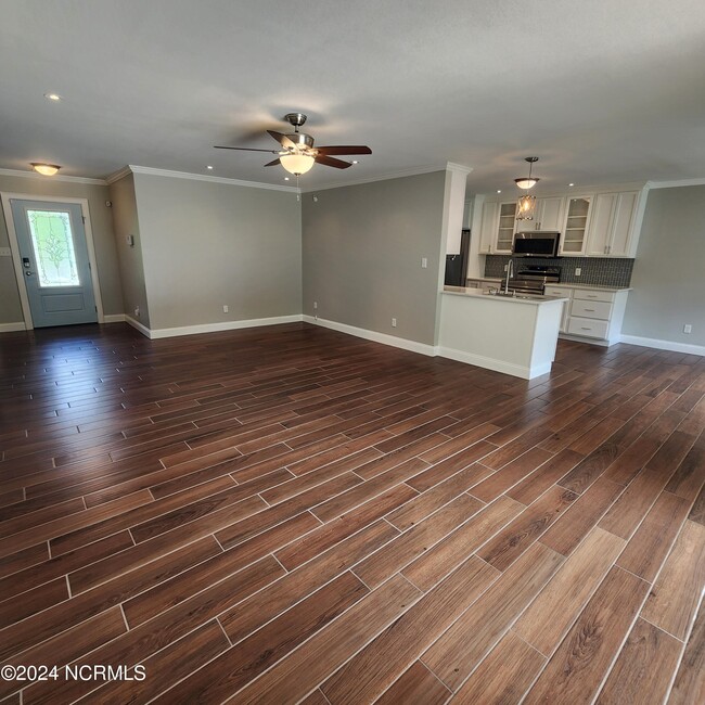 Foto del edificio - 115 Blue Bird Ln