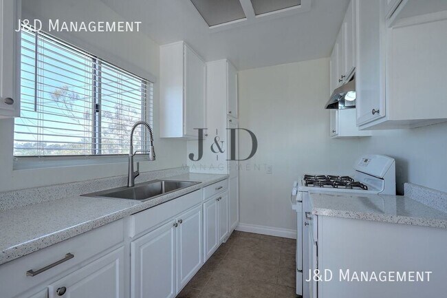 Building Photo - 360 Peters Dr