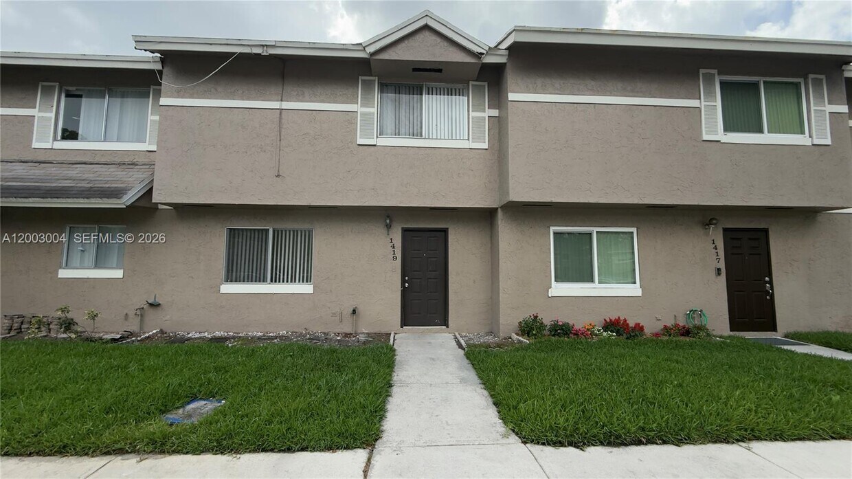 Foto del edificio - 1419 Sussex Dr