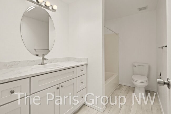 Building Photo - Renton Highlands 3br/2ba * Stunning Refresh & Upgrades * Walkable