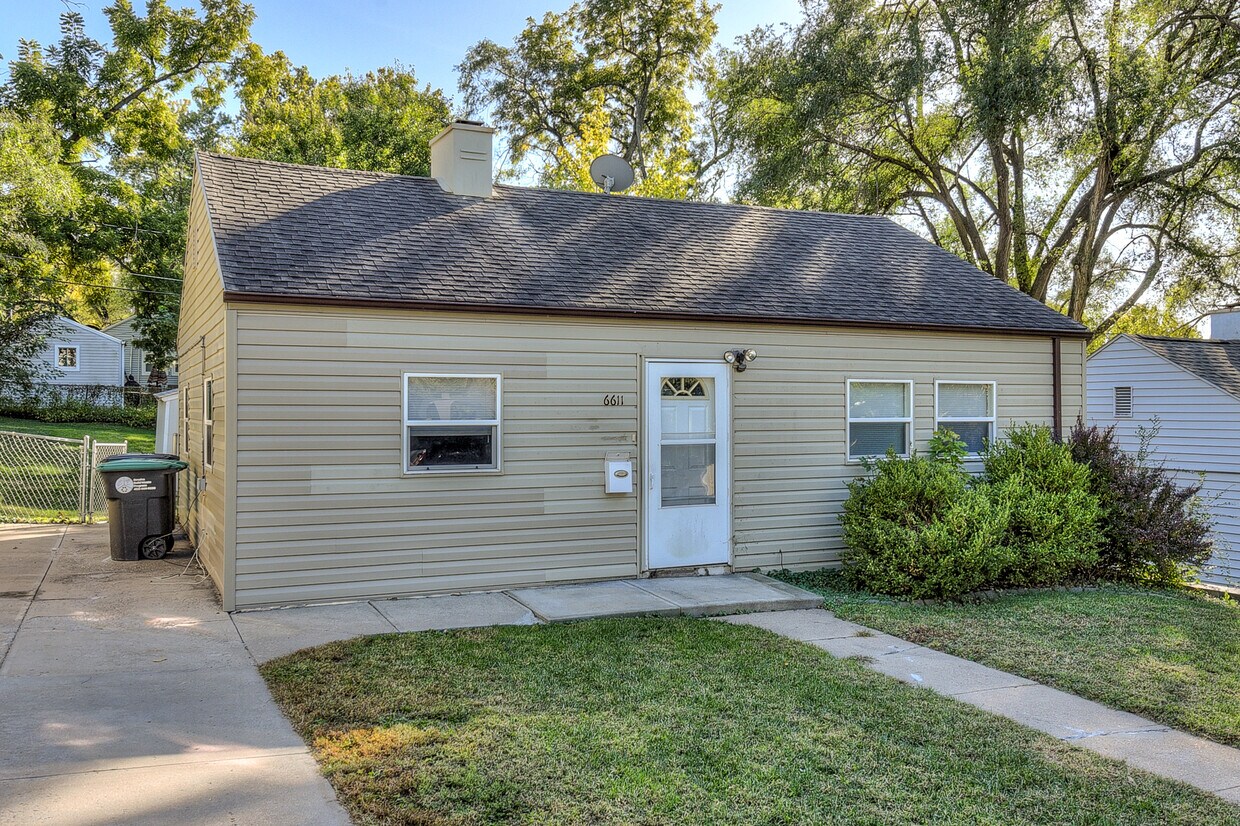Primary Photo - 6611 Seward St
