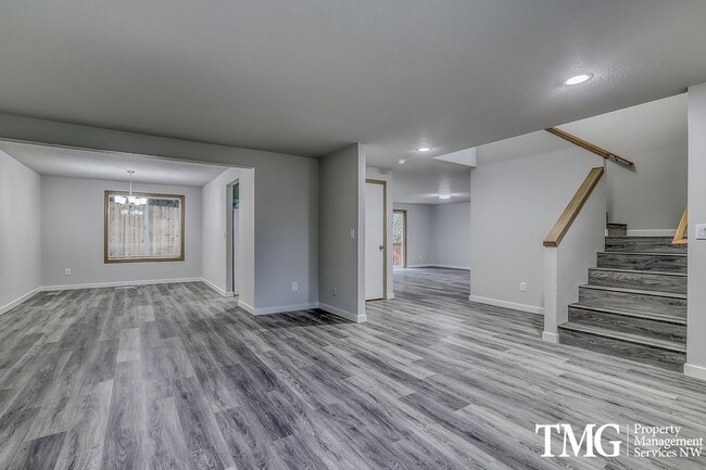 Building Photo - Spacious 4 Bedroom/2.5 Bath Hazell Dell Home!