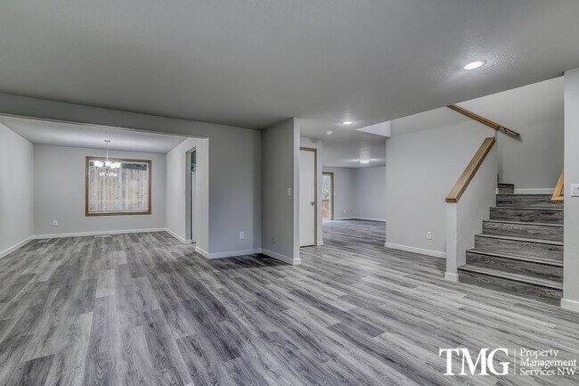 Foto del edificio - Spacious 4 Bedroom/2.5 Bath Hazell Dell Home!