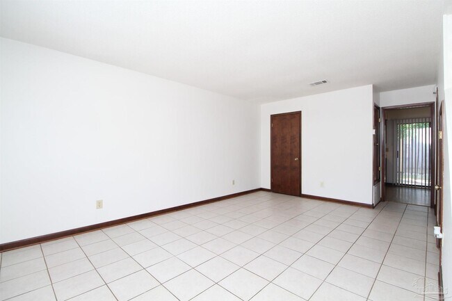 Building Photo - 1455 Acorn Ln