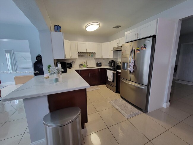 Foto del edificio - 6930 SW 12th St