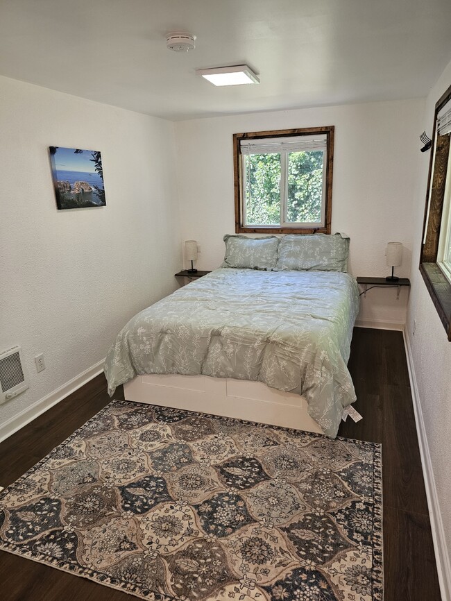 Building Photo - 1310 18th St NE