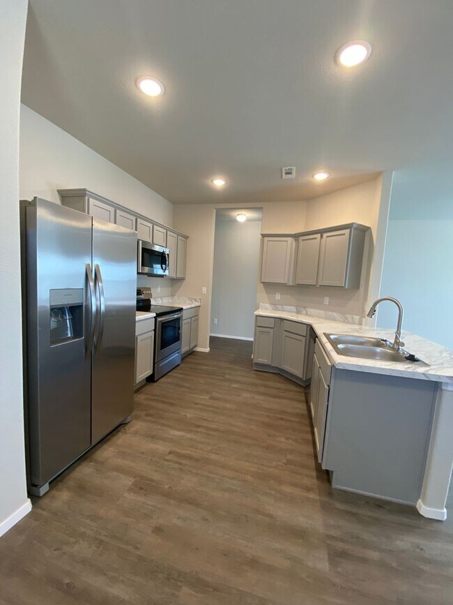 Building Photo - *Pre-leasing* Three Bedroom | Two Bathroom...