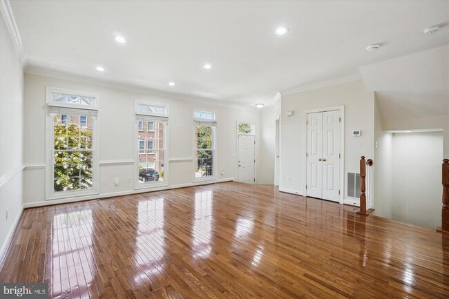 Foto del edificio - 4524 Fair Valley Dr