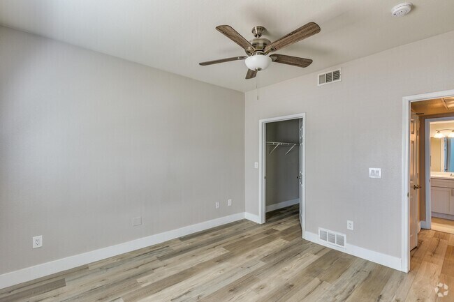 1 BR, 1 BA (renovado) - 700 pies cuadrados - Pinehurst Condominiums