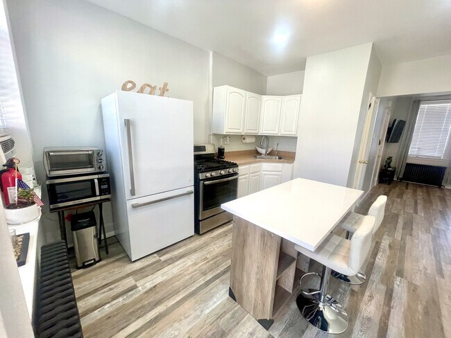 Foto del edificio - 80 Malcolm Ave