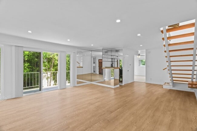 Foto del edificio - 4610 Densmore Ave