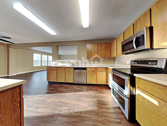 Building Photo - 15233 Beam St