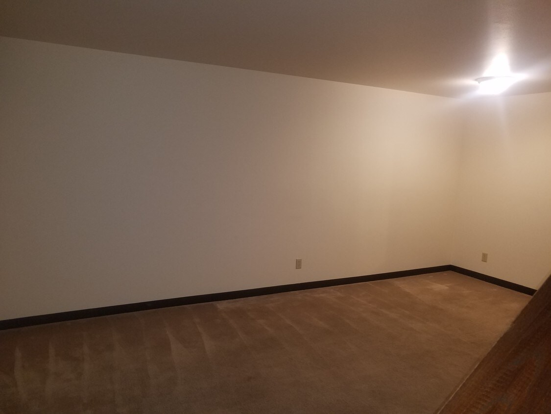 A giant living room - 557 E Park Ave