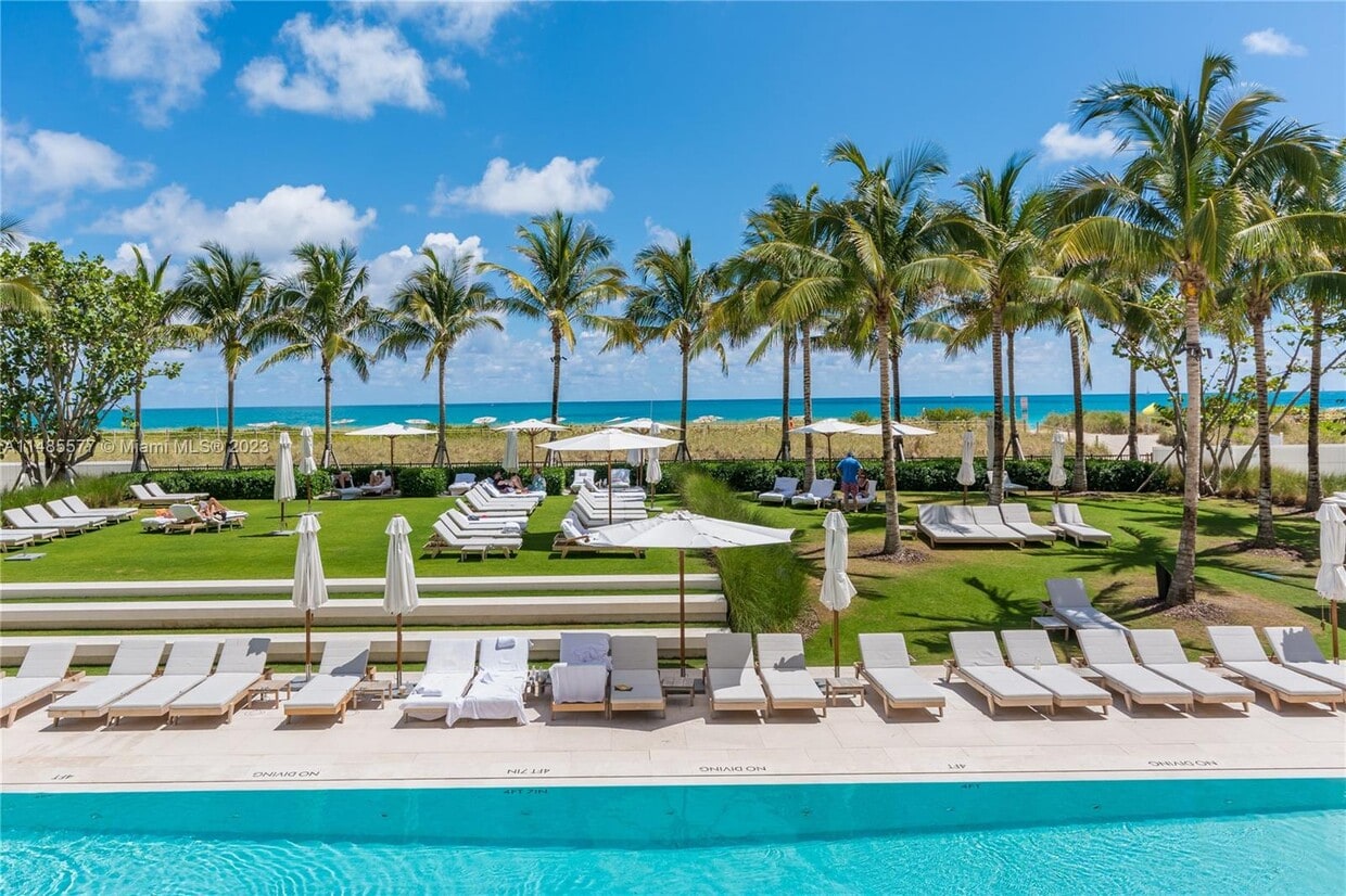 Primary Photo - 9001 Collins Ave