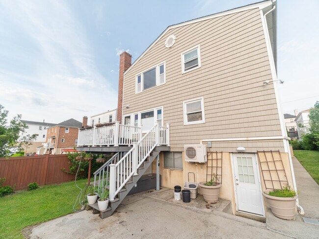 Foto del edificio - 85 Lakeview Ave