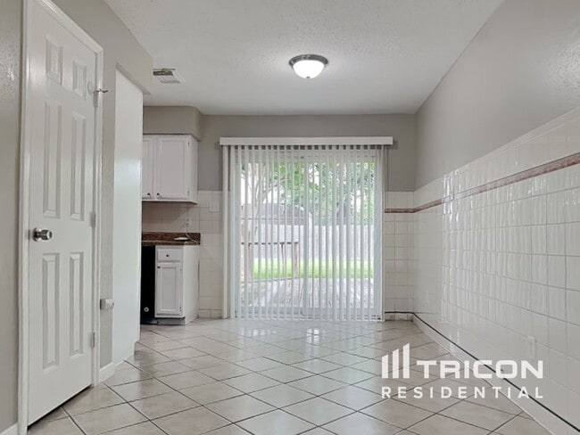 Foto del edificio - 7519 Lobera Dr