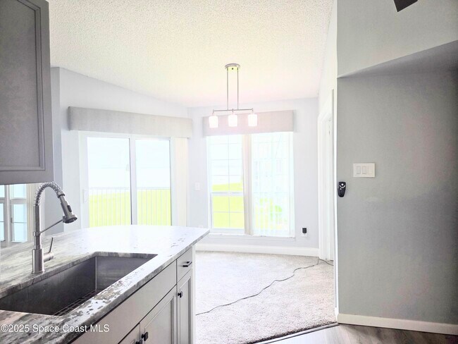 Foto del edificio - 7300 N Cocoa Blvd