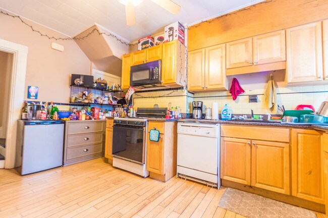 Building Photo - 4 Sparhawk St