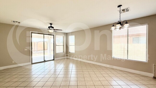 Building Photo - 533 E Trellis Rd