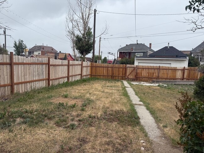Yard - 825 Highland Ave