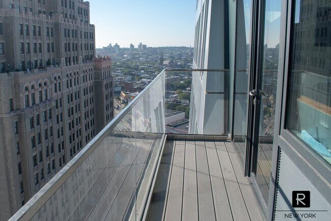 Building Photo - 300 Ashland Place